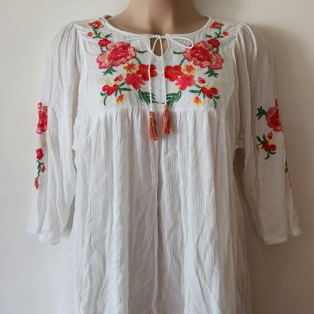 White Embroidered Floral Peasant Top - L/XL